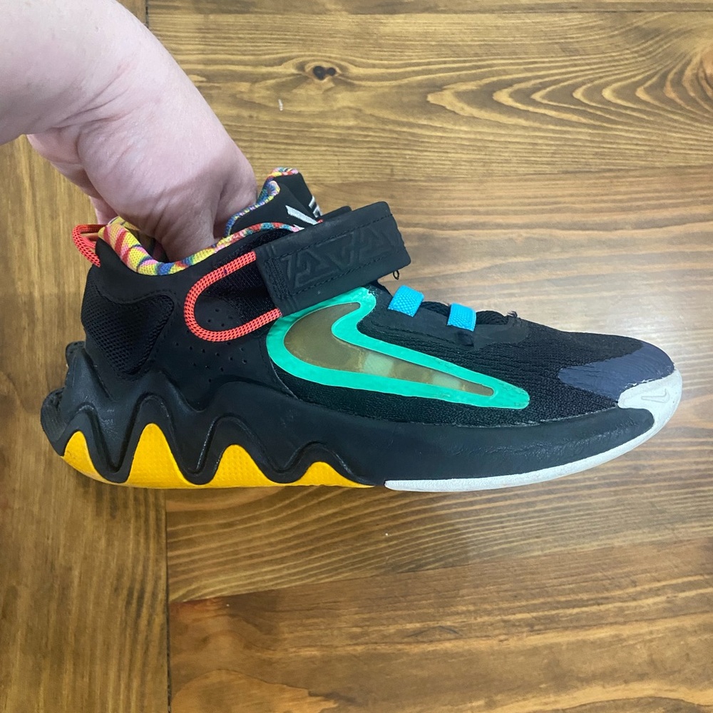 Nike Kids Giannis Immortality 2 basketball Sneakers in Black, Blue, and Green - Picture 8 of 9